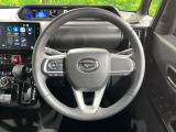 インテリアに合わせたデザインのステアリングは、運転される方のことも考え、運転しやすい形状、大きさです。是非一度、実際に触ってお確かめください。