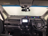 【前方視界】開放的な前方視界!運転がしやすく疲れにくいです♪窓が大きく、見通しがとっても良いおクルマですよ♪