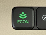 ★ECONスイッチ★ エコドライブを加速しよう!スイッチをONにすると、運転の仕方によるロスを抑え込み燃費をよくするようクルマが頑張ります(*^ー^*)燃費向上にチャレンジ♪