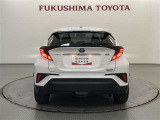 フロント・リヤともによりワイド感を感じるデザインとなっています。ターンランプが「シーケンシャルターンランプ」になっており、後方からの非視認性も高めています。