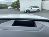 全国の正規ディーラーにて、対応可能な認定中古車保証付となります。アフターメンテナンスもお近くの正規ディーラーにて可能となりますので、ご安心してお選びけます。