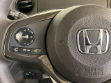 ステアリングスイッチがついていますので、オーディオのチャンネル変更、ボリューム、ジャンル変更が操作可能です。ハンドルから手を離さず安全に操作できます。