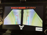 【フロントカメラ】運転席に座った状態で死角になりやすいクルマの前の様子まで確認でき安全ですね♪