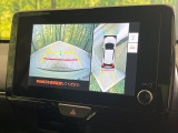 【パノラミックビューモニター】専用のカメラにより、上から見下ろしたような視点で360度クルマの周囲を確認することができます☆死角部分も確認しやすく、狭い場所での切り返しや駐車もスムーズに行えます。