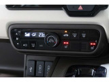 インパネシフトだから視線の移動も少なく足元もスッキリ♪運転席もゆったりしているのでゆとりを持ってドライブできますね!