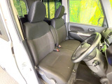 運転席シート廻りは使用感も少なく、良好な状態となっています。丁寧に使われていたことがよくわかりますね。