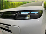 【LEDヘッドライト】悪天候や夜間走行時も良好な視界を確保し安心して運転できる高輝度LEDヘッドライトを装備!点灯速度が早く、消費電力も抑えられています。