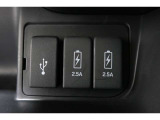 スマートフォンなどの音楽再生が可能なUSB接続ジャック装備車両です♪♪♪