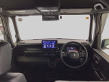 【前方視界】開放的な前方視界!運転がしやすく疲れにくいです♪窓が大きく、見通しがとっても良いおクルマですよ♪
