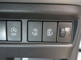 運転席からもスイッチ1つでリヤドアを開閉する事ができます。