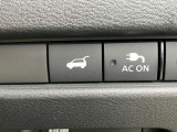 オートバックドアが付いています!スイッチひとつで開閉が出来るので、重い荷物の積み下ろしもラクラクです♪
