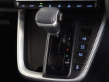 電動パーキングブレーキ・ブレーキホールドを装備してます。ホールド機能は信号待ちが多い一般道で疲労軽減になり、大好評です!