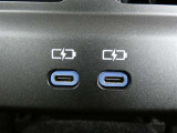 充電用USB端子付き。スマートフォンなどの充電に便利です。