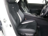 目線の位置も高くて運転席からの視界も良好です。シート高さ位置も調整できるので、乗りやすいですね。