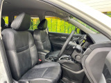 運転席シート廻りは使用感も少なく、良好な状態となっています。前オーナー様が丁寧に使っていたことがよくわかりますね。