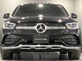 フロントグリル中央に大きく輝くスリーポインテッドスター。メルセデスベンツならではのステータスを強く感じる事ができます