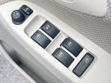 【電動格納ミラー】サイドミラーは電動格納式となっており、狭い駐車場でもキズがつくリスクを抑えられます。