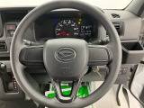 3.「認定中古車カルテ」は、走行距離や修復歴に加えてキズ・凹みの有無・状態や消耗品の交換、過去の整備状況がわかります。