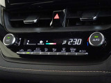 車内を快適に、オートエアコンを装備しています。