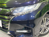 【LEDヘッドライト】悪天候や夜間走行時も良好な視界を確保し安心して運転できる高輝度LEDヘッドライトを装備!点灯速度が早く、消費電力も抑えられています。