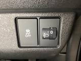ハンドルの右側にはヘッドライトレベライザーとVSA(ABS+TCS+横滑り抑制)の解除スイッチがついています。ヘッドライトレベライザーは道路状況や積荷の加重に応じてライトの高さを調節できます。