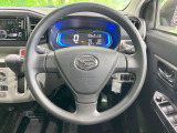 インテリアに合わせたデザインのステアリングは、運転される方のことも考え、運転しやすい形状、大きさです。是非一度、実際に触ってお確かめください。