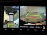 パノラミックビューモニター付きです。車両を上から見たような映像をモニター画面に表示。運転席からの目視では見にくい、車両周辺の状況をリアルタイムでしっかり確認できます。