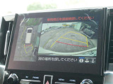 バックモニター(黄色いガイドラインのお陰で、駐車がしやすいです。真上から見下ろしたアングル付きです)