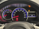 【メーターまわり】ドライバーから見やすい位置にあって安全運転に寄与します。メーターも見やすくてシンプルなデザインになっております。