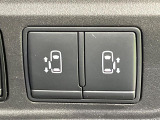 【両側パワースライドドア】スマートキーや運転席のスイッチで後席両側スライドドアの開閉が可能♪電動だから力を入れてドアを開ける必要が無く、小さなお子様でも簡単に開け閉めでき快適です♪