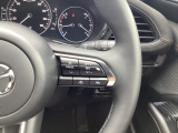 MRCC(マツダレーダークルーズコントロール)は先行車との車間を維持しながら追従走行を可能にしています。長距離でのドライバーの負担を軽減させてくれます。