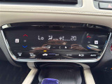 【 オートエアコン 】車内温度を感知して自動で温度調整をしてくれるのでいつでも快適な車内空間を創り上げます。