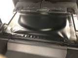 デッキボードを反転させると、ボード裏面にある防汚シートを展開することができます。室内を汚すことなく、気兼ねなく荷物を積み込めるので、さらに使い勝手の幅が広がりますね!