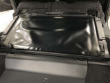 デッキボードを反転させると、ボード裏面にある防汚シートを展開することができます。室内を汚すことなく、気兼ねなく荷物を積み込めるので、さらに使い勝手の幅が広がりますね!