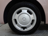 ホイールは車のデザインにマッチした専用タイプです。