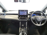 運転席・助手席を入れたインストルメントパネル全体画像です。