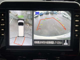 アラウンドビューモニター。上空から見下ろしたような映像が映し出されるので、駐車をスムースに行えます。