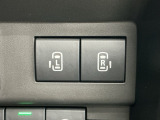 狭い所でも乗り降り楽々な両側電動スライドドアです!簡単にドアの開閉が出来る為女性やお年寄りにも優しく、荷物で手が塞がった時なども大変便利です!