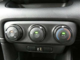 マニュアルエアコン装着です。夏は、快適に、冬でも車内の曇りを取ってくれるので安全です。