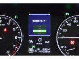 後退時に誤ってアクセルを踏み過ぎても急発進しません。後退時リミッター機能。速度は3段階から設定できます。