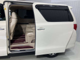 【両側オートスライドドア】子供を乗せたりするのにも隣のお車を気にせずストレスフリー★雨の日などはリモコンキーからドアの開閉ができとても便利な両側オートスライドドア★