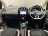 【運転席・助手席】運転席の足もともゆったりで長距離ドライブでも快適に★