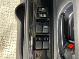 【パワーウインドウ】運転席のスイッチで、各席の窓ガラスの開閉ができます!あると便利ですよね!