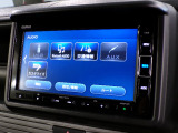 CD、DVD、Bluetooth、AM、FM、スマートフォン接続ができます。
