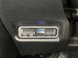 ハンドルの左下にETCがついています。高速道路の料金所の通過も楽々です。 カードの取り出しもしやすい場所についています。