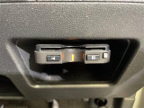 【ETC】有料道路を利用する際に料金所で停止することなく通過できる、ETC車載器(ノンストップ自動料金収受システム機器)が装備されています。セットアップを行うことで利用可能になります。