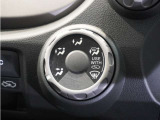 【オートエアコン】温度を設定すれば自動で快適な車内温度を保ちます。エアコン内部の高性能脱臭フィルターで車内のアレルゲンや花粉を除去。