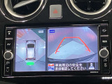 【アラウンドビューモニター】車を上から見下ろしているかのような映像で周囲の状況がひと目で確認、狭い駐車場に駐車するときも安心です♪♪障害物などがあると警告音がなりますので安心して駐車が出来ます★