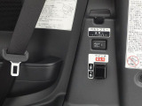 納車前に12ヶ月点検・エンジンオイル交換・ バッテリー交換・ワイパーゴム交換・キーレス、キーフリーの電池交換を実施しております。ダイハツの整備士がきっちりと点検したお車をお届けいたします!
