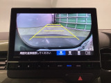 【リアカメラ】後方の距離感や障害物を、モニター越しにそっと教えてくれる機能です。見えにくい場所を確認できる安心感が、落ち着いたハンドル操作を支えます。
